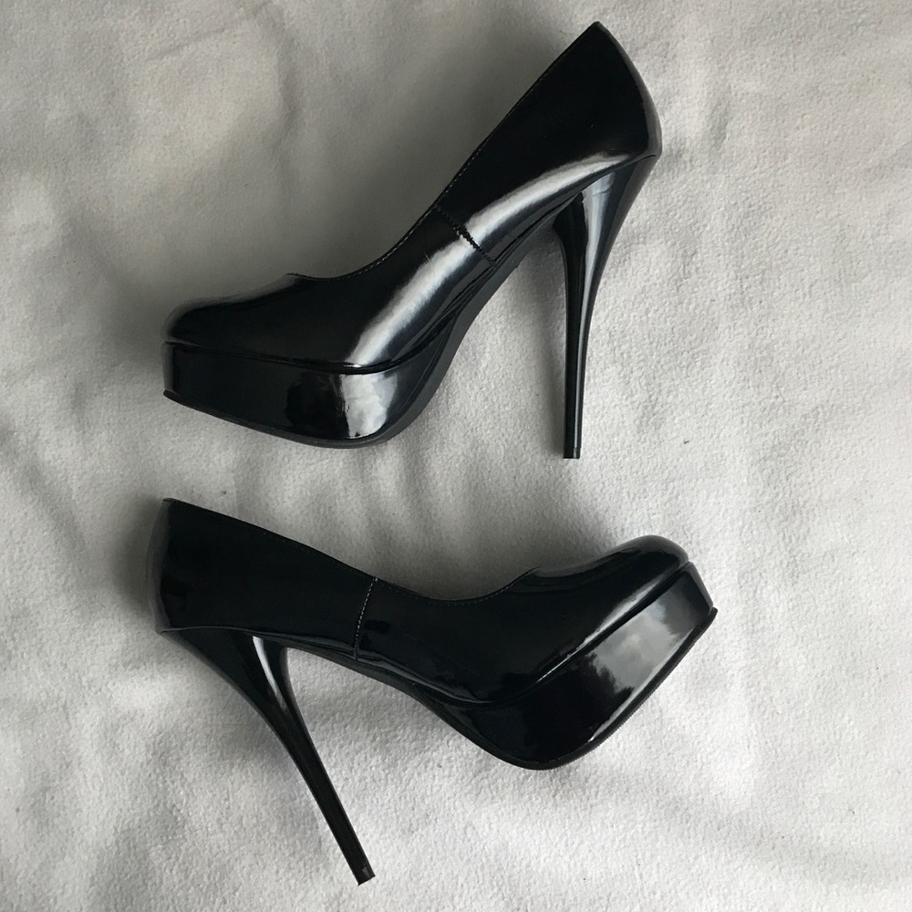BLACK PUMPS
